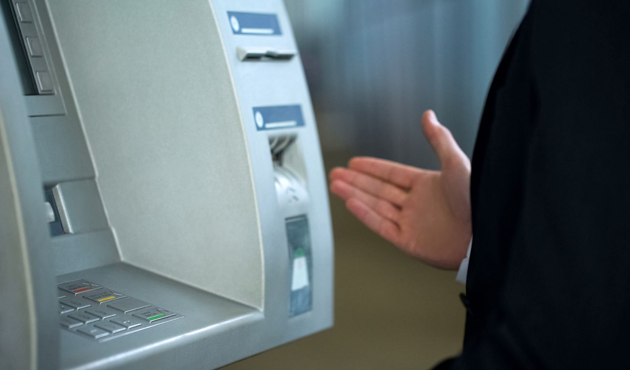 What to do if the ATM keeps my card?