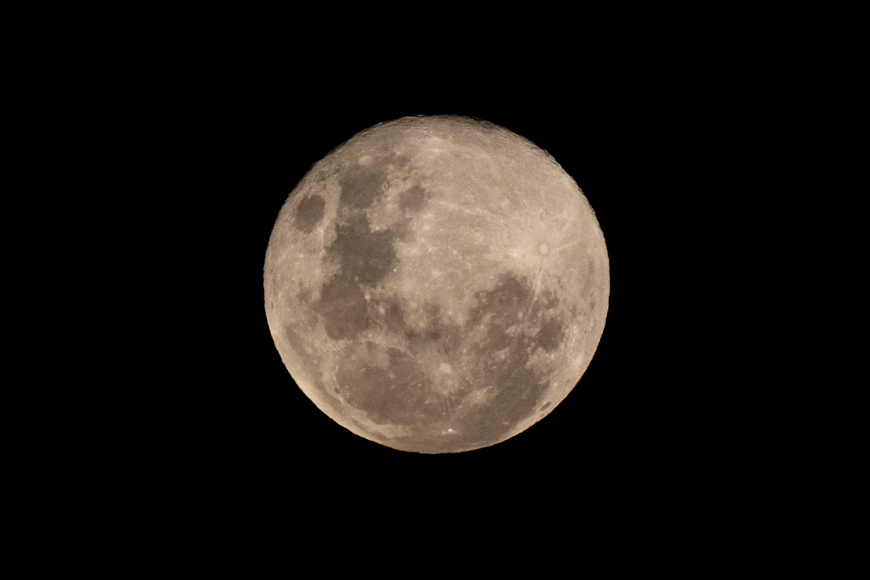  La luna llena es la etapa más brillante del satélite. Foto: AFP
