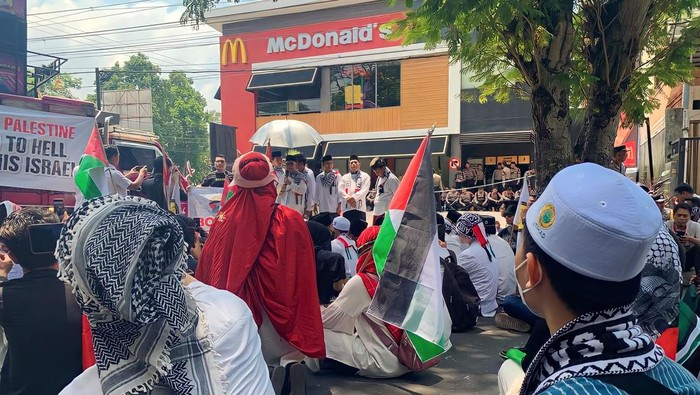 McDonald’s sales plummet after supporting Israel in attacks on Palestine