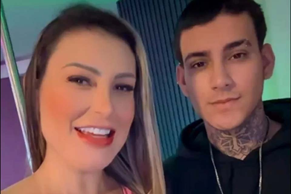 960px x 640px - Inaudito! Madre e hijo desatan polÃ©mica por grabar juntos contenido para  OnlyFans: \