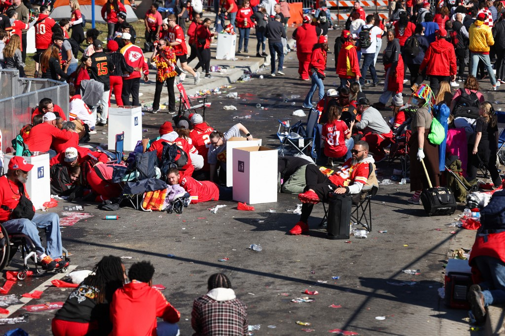 Shooting reported at Super Bowl parade in Kansas City: several injured -  Ruetir