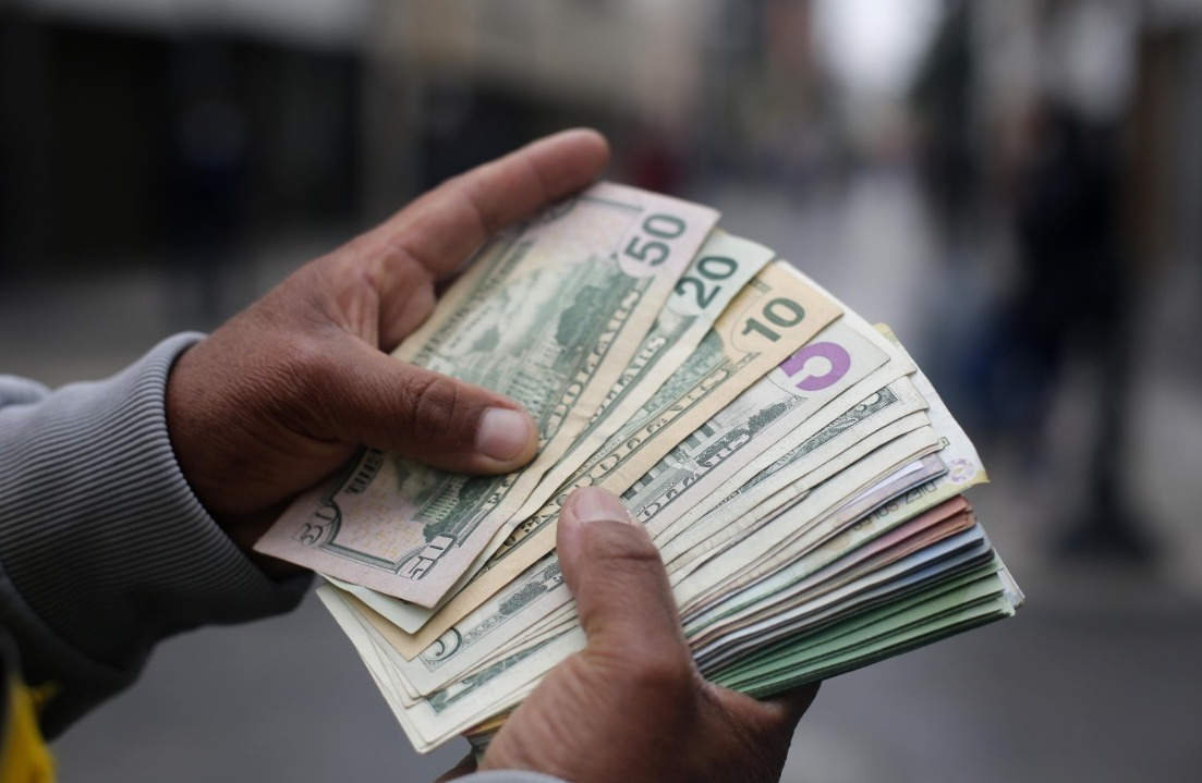Dollar closes the day higher, but continues below S/3.80 this Wednesday, February 21