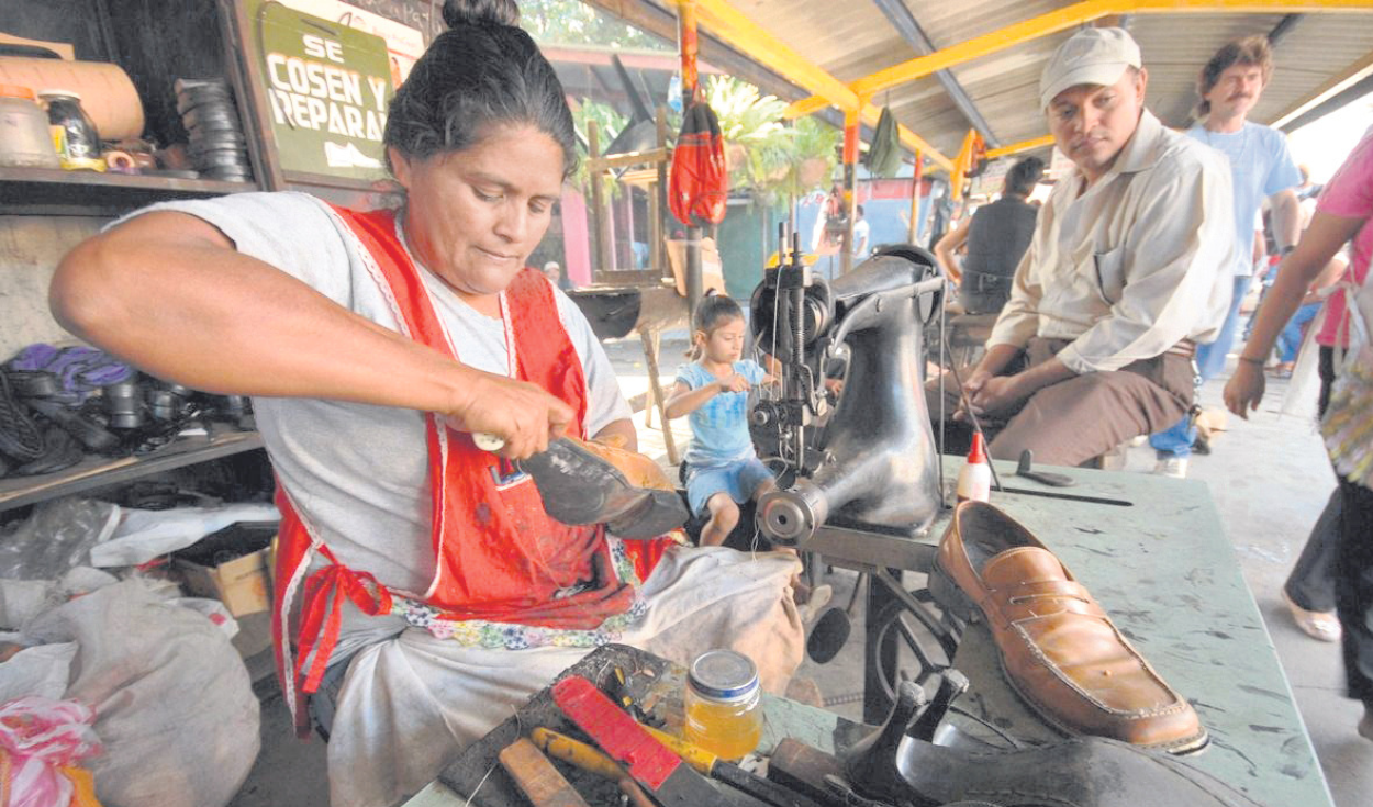 50% of women earn less than S/1,400