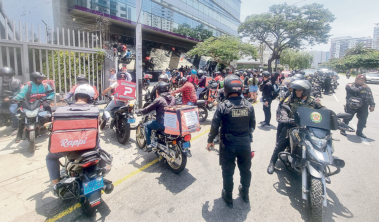 Government receives motorized workers at the work table today