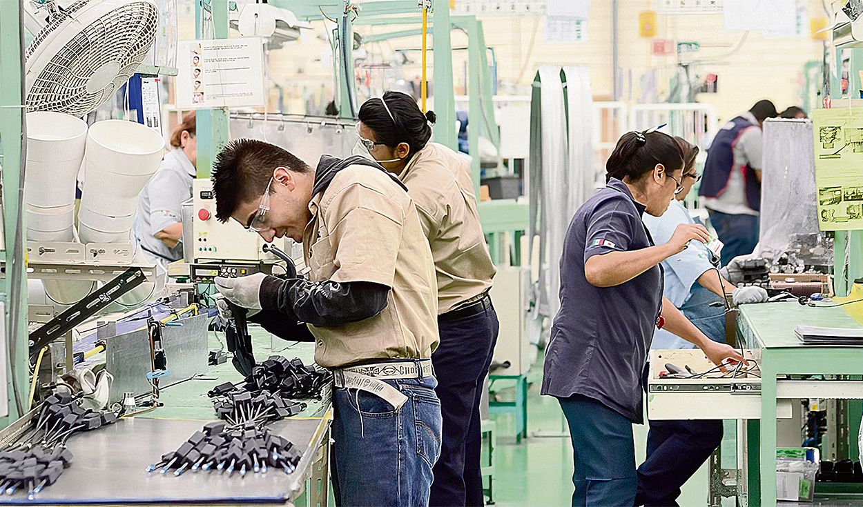 Labor expectations of companies continue to fall