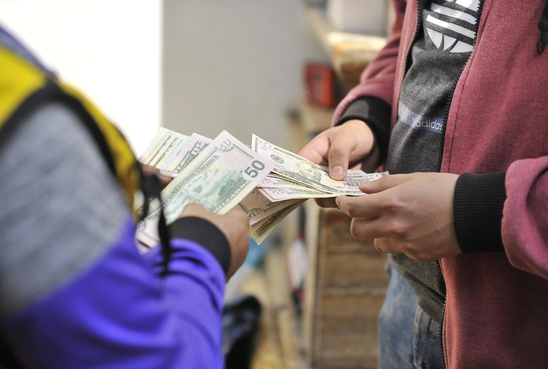 Exchange rate: dollar starts falling at S/3.6969 this Thursday, March 21
