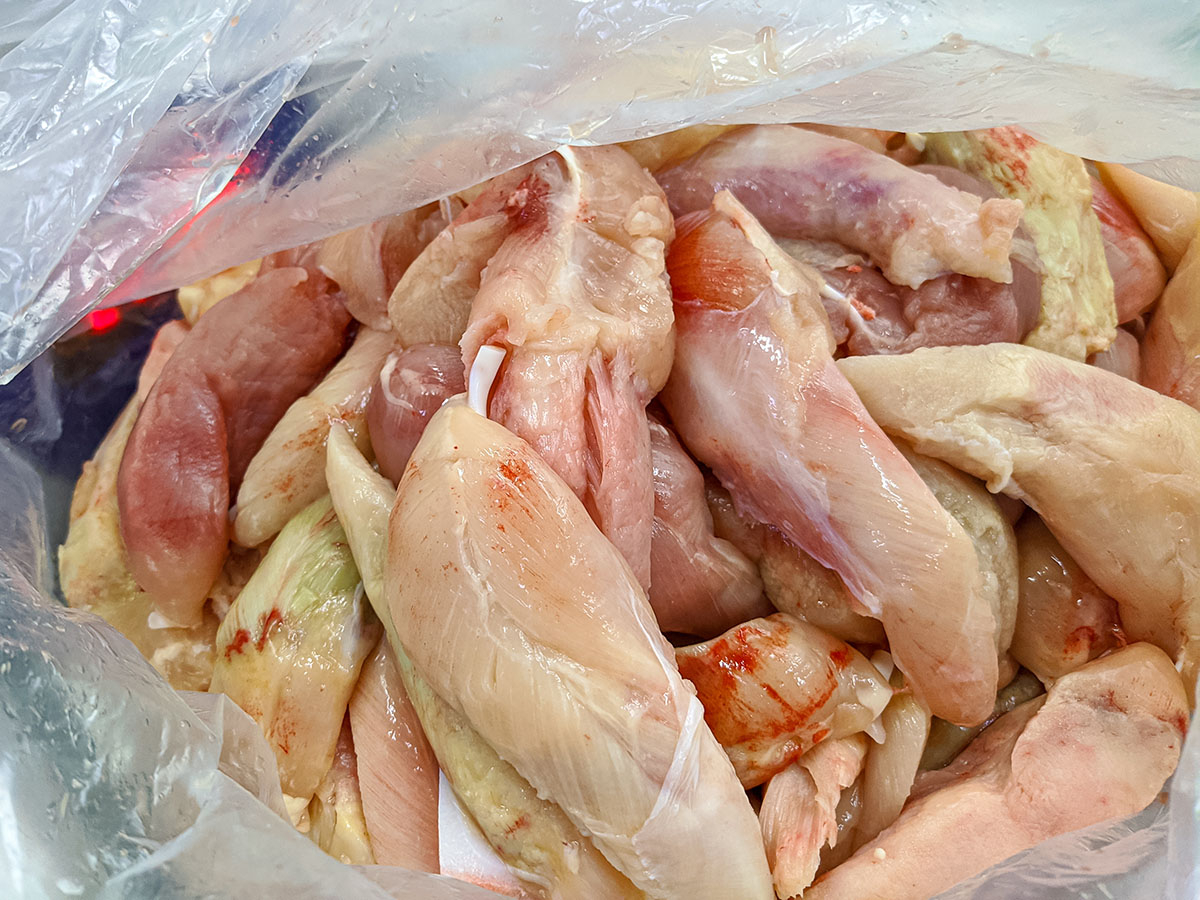 The kilo of wholesale chicken is offered at S/7 in Lima, but the egg is still above S/8.40