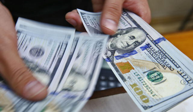 Dollar closes lower today, Friday, April 26, with S/3.7450