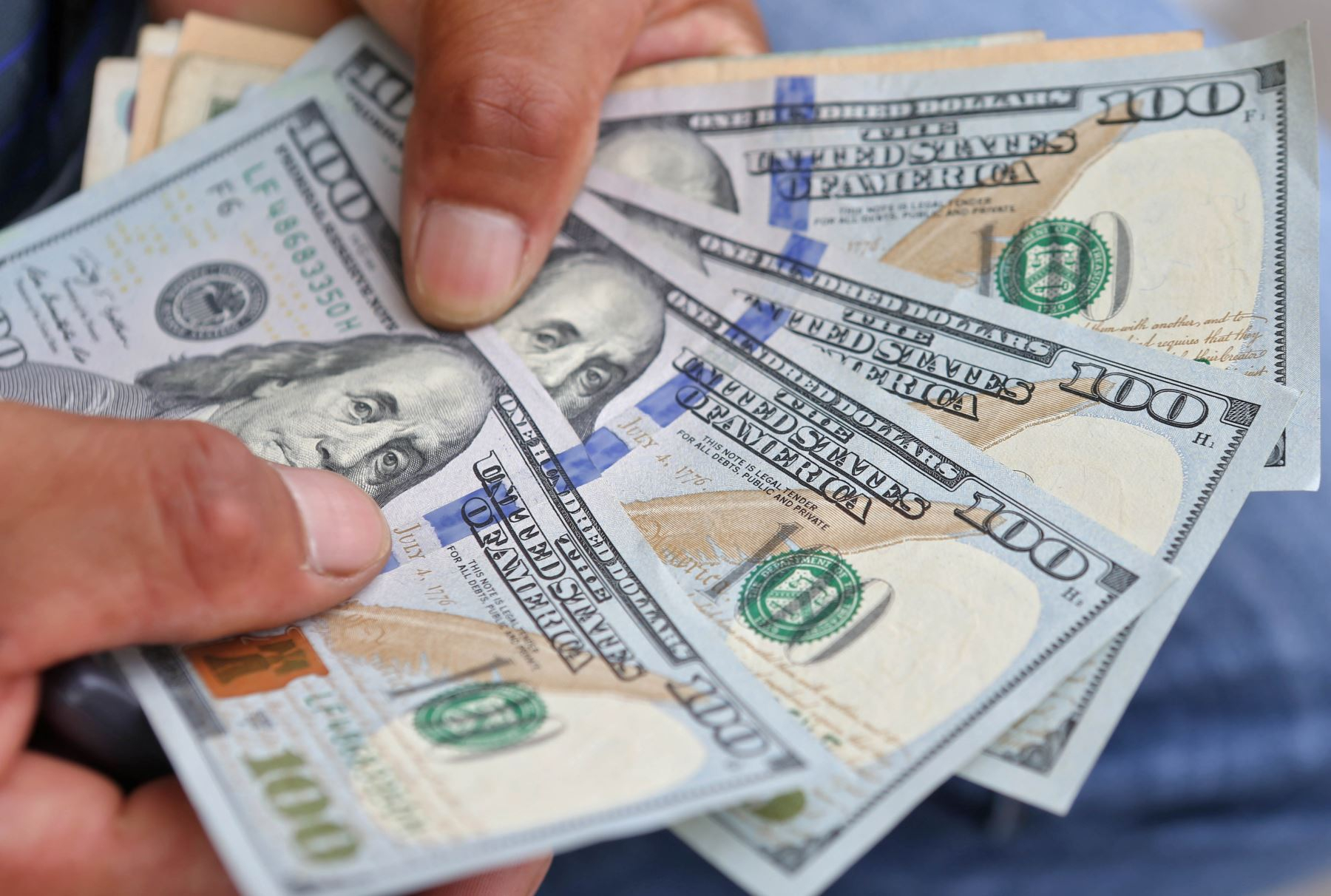 Dollar closes April on the rise, trading at S/3.7680