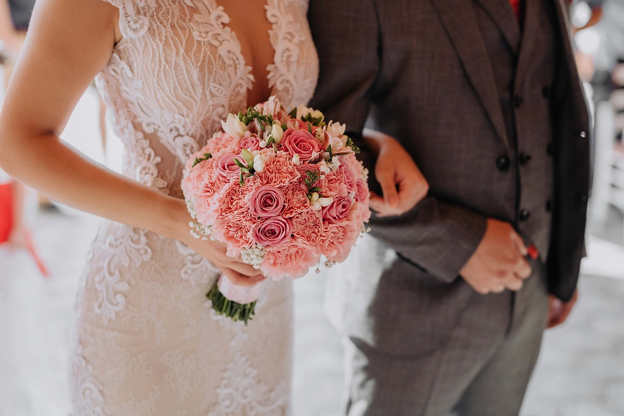 Pareja estadounidense utiliza ChatGPT para planificar su boda y ahorra 10.000 dólares: “La IA lo hace todo”