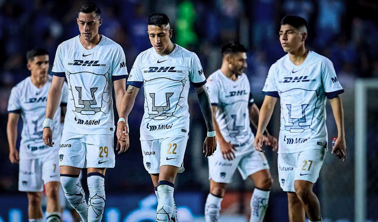 
                                 Pumas de Piero Quispe comienza con la purga en el plantel tras eliminación de la Liga MX 
                            