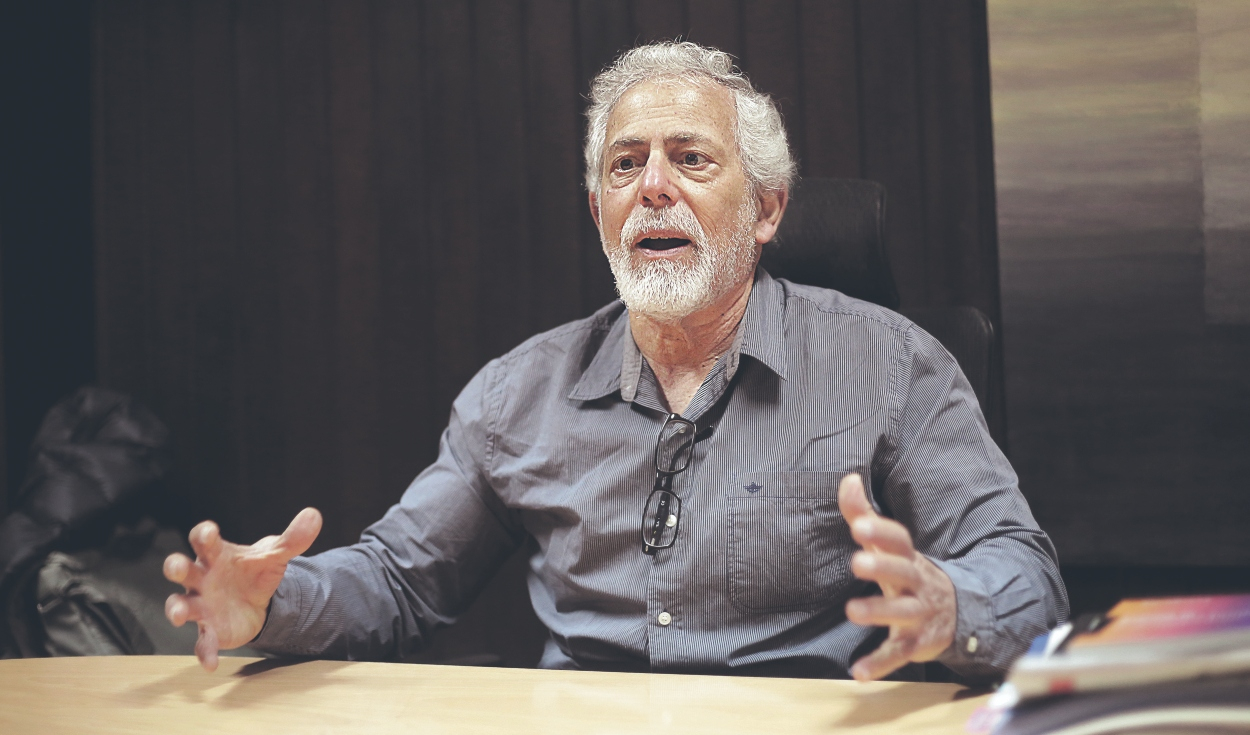 
                                 Periodista Gustavo Gorriti desmiente a Jaime Villanueva 
                            