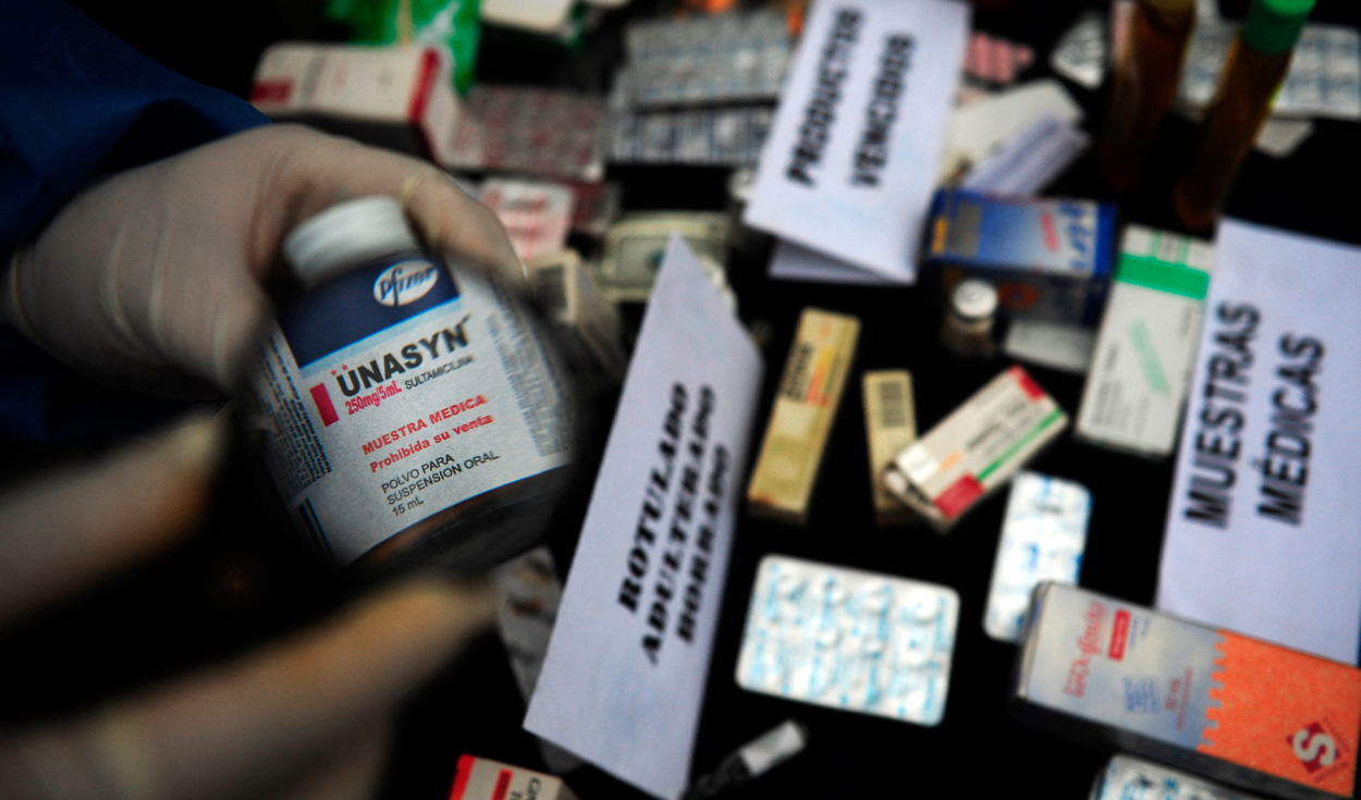 
                                 Es oficial: farmacias deberán ofrecer más de 400 medicamentos genéricos, advierte Minsa 
                            