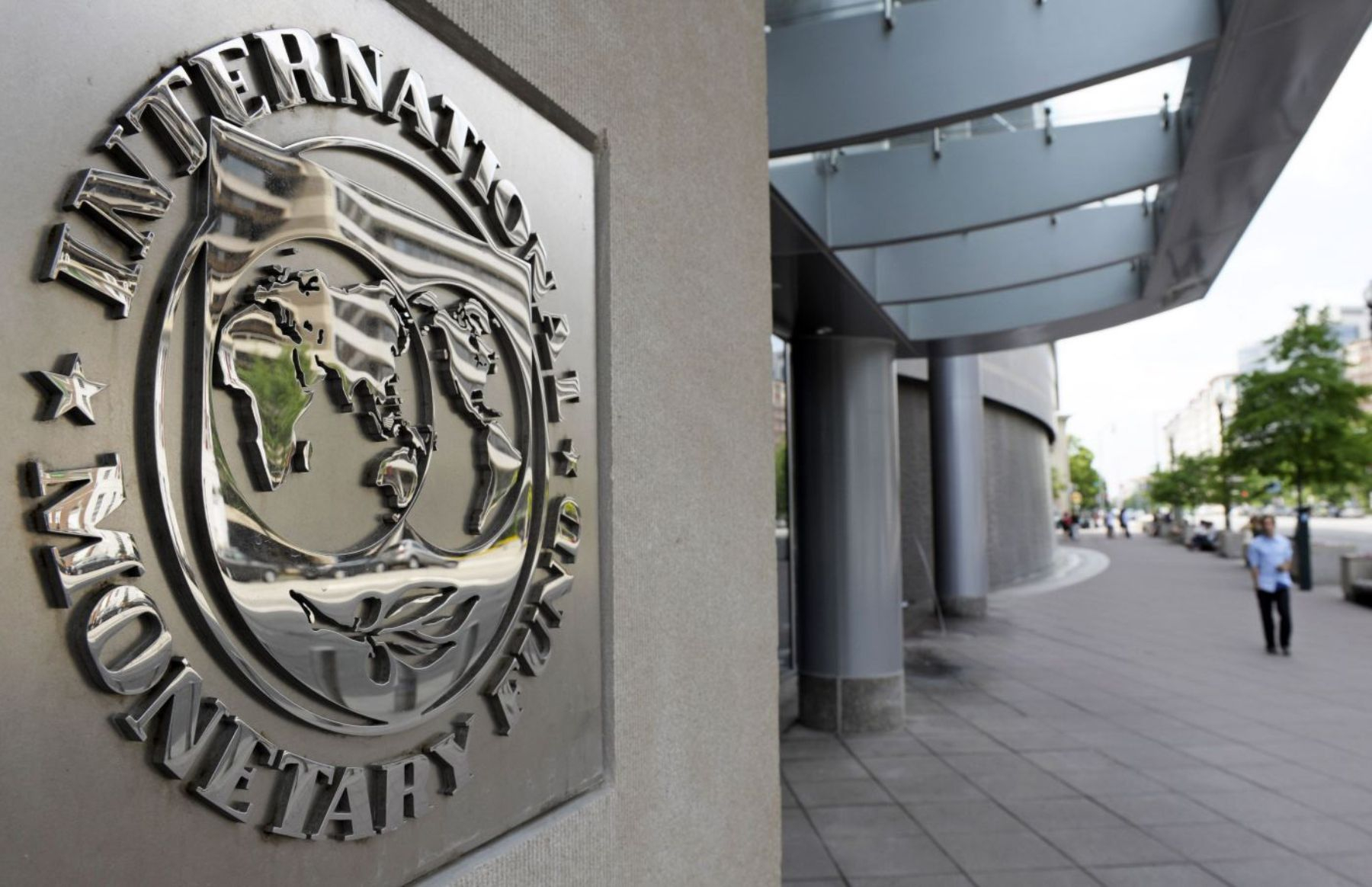 
                                 Perú abandonó programa de crédito flexible con el Fondo Monetario Internacional 
                            