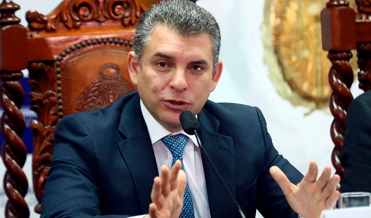 
                                 Rafael Vela afirma que destitución de Benavides es penosa porque afecta la imagen de la Fiscalía 
                            