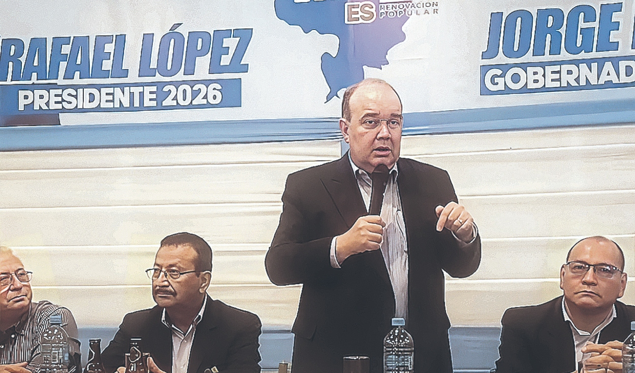 
                                 Presentan a Rafael López-Aliaga como candidato presidencial 
                            