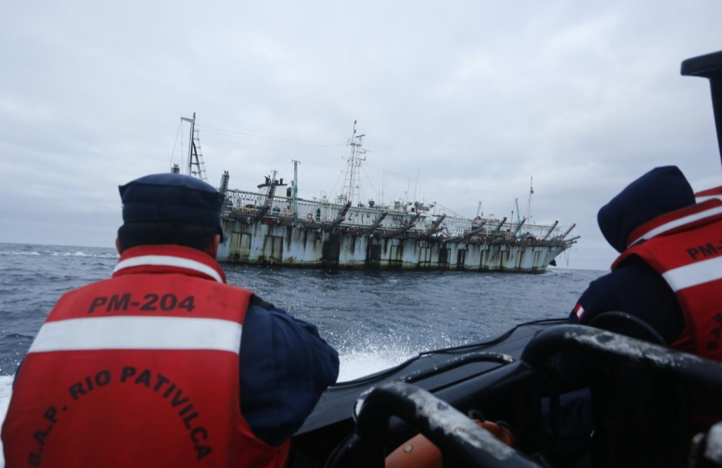 
                                 Perú se ha convertido en una plaza ilegal para barcos de pesca chinos, según SNI y Sonapescal 
                            