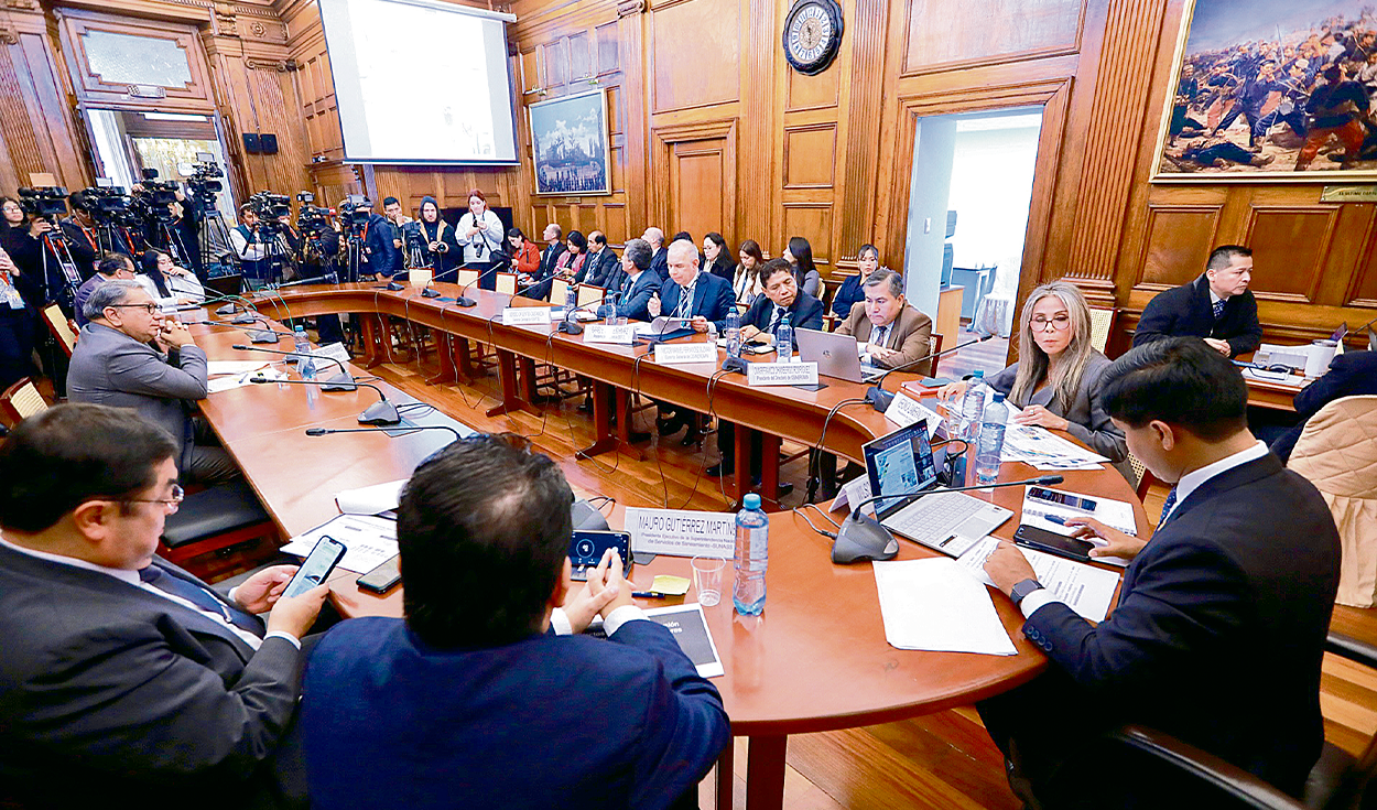 Premier Gustavo Adrianzén avoids the technical debate with the presidents of regulators