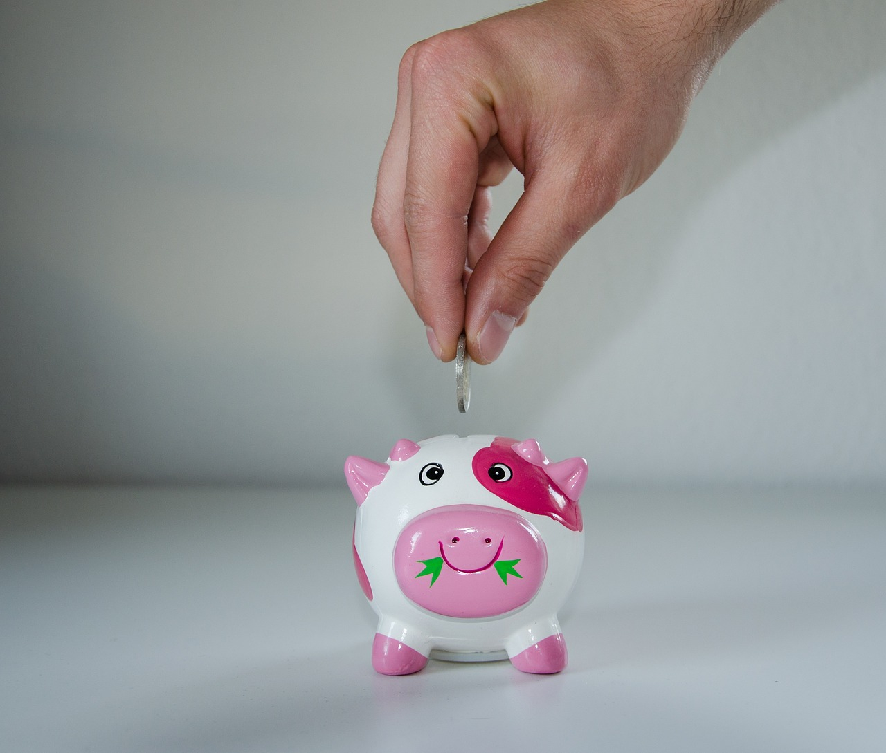 Una joven revela cómo logró ahorrar casi 8 mil dólares en un año: evitó gastar en 4 cosas