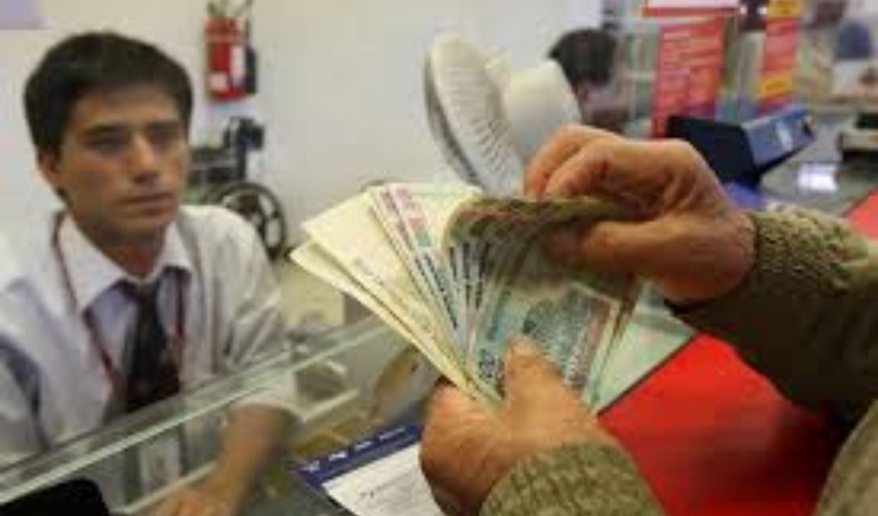 The Banco de la Nación offers freely available loans: so you can request up to S/99,999