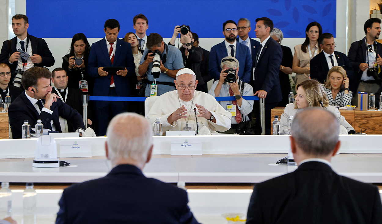 
                                 El papa Francisco asiste a la cumbre G7 y se convierte en el primer jefe de la Iglesia católica en participar 
                            