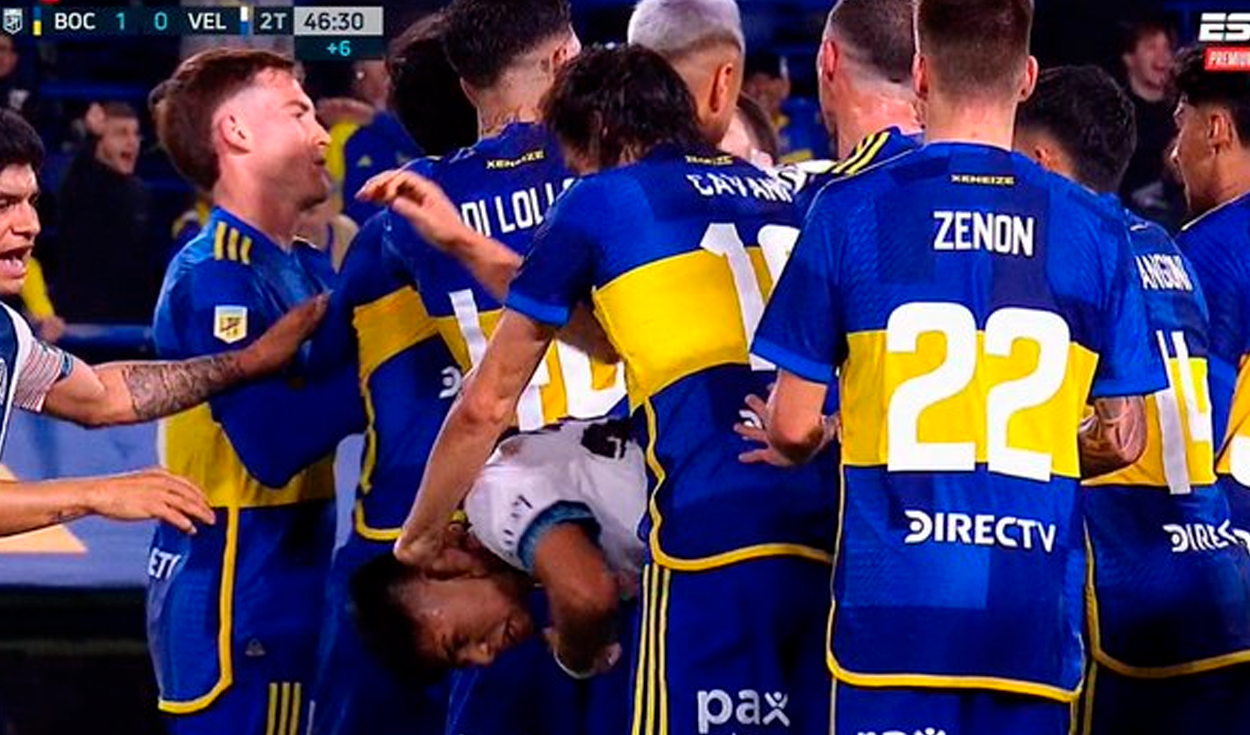 
                                 Edinson Cavani perdió los papeles y agarró a puñetes a rival tras ser expulsado en el Boca Juniors vs. Vélez 
                            