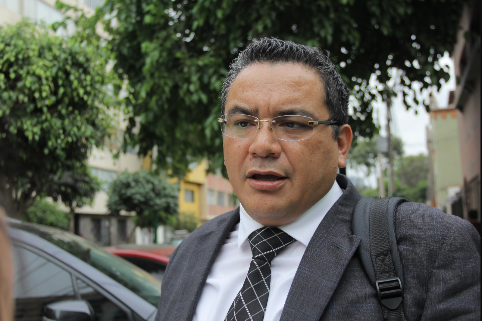
                                 Juan José Santiváñez se suma a ataques contra fiscales: 