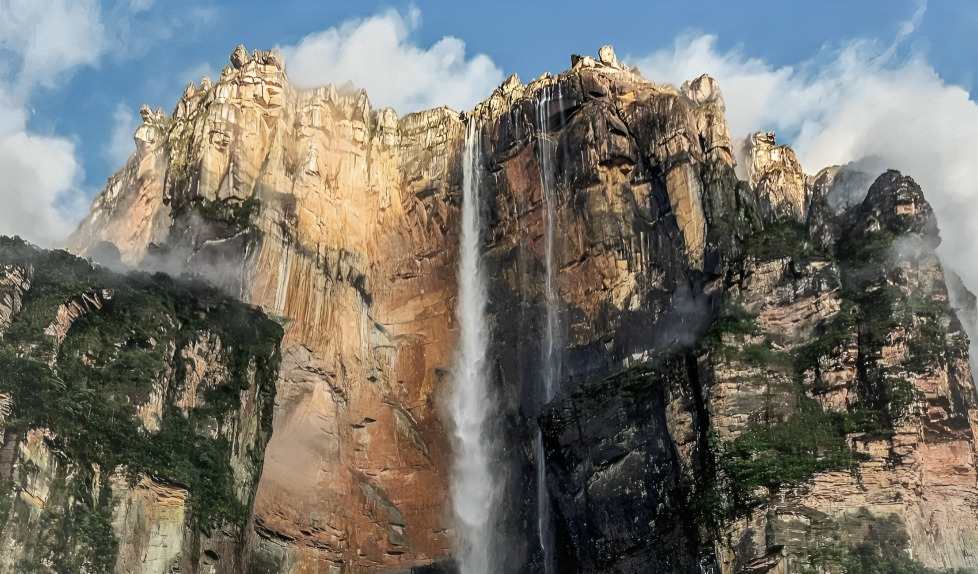 
                                 La catarata más alta del mundo está en Sudamérica: supera a las de Islandia y Estados Unidos 
                            