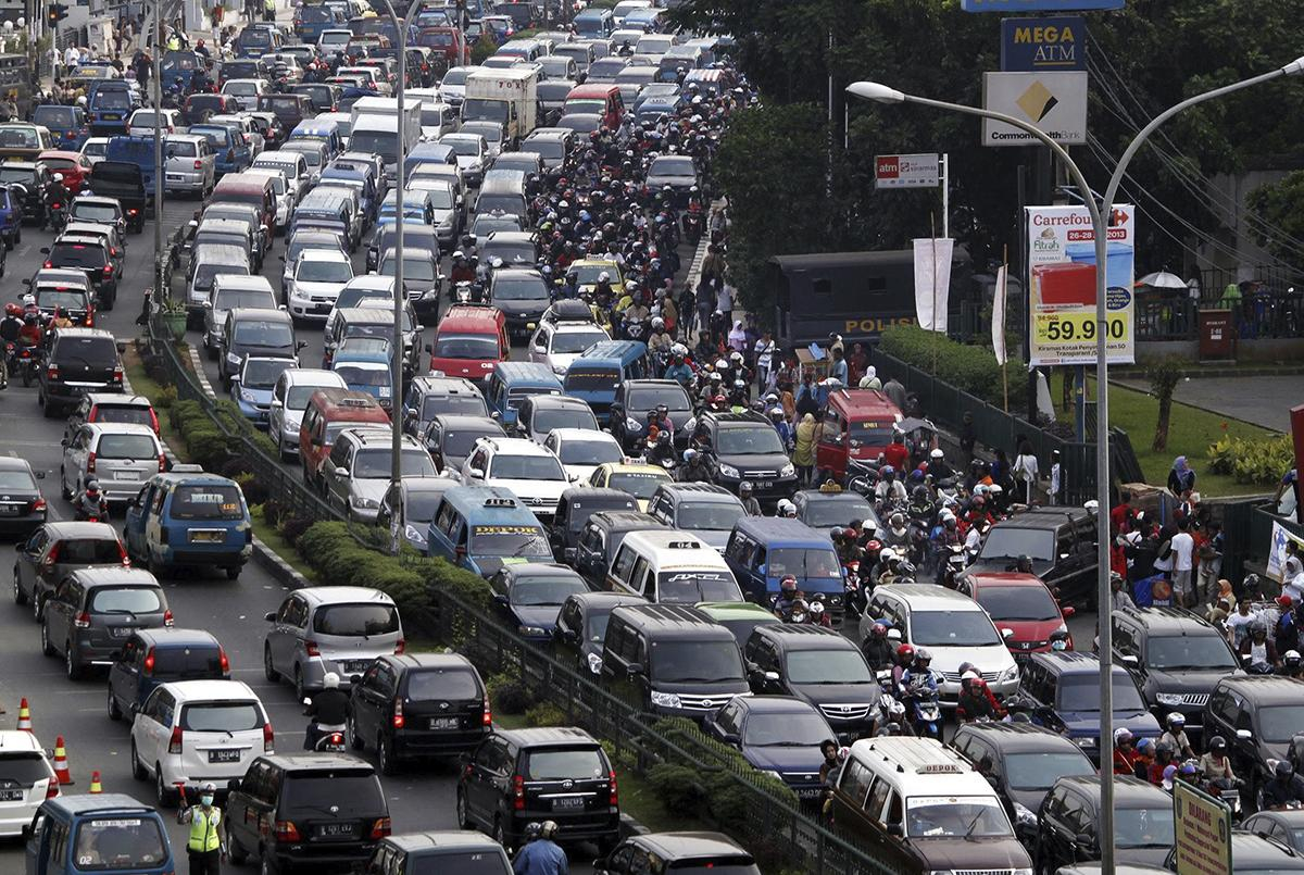 
                                 Colombia tiene tres de las 50 ciudades con mayor tráfico en el mundo: más de 117 hora perdidas en embotellamientos 
                            