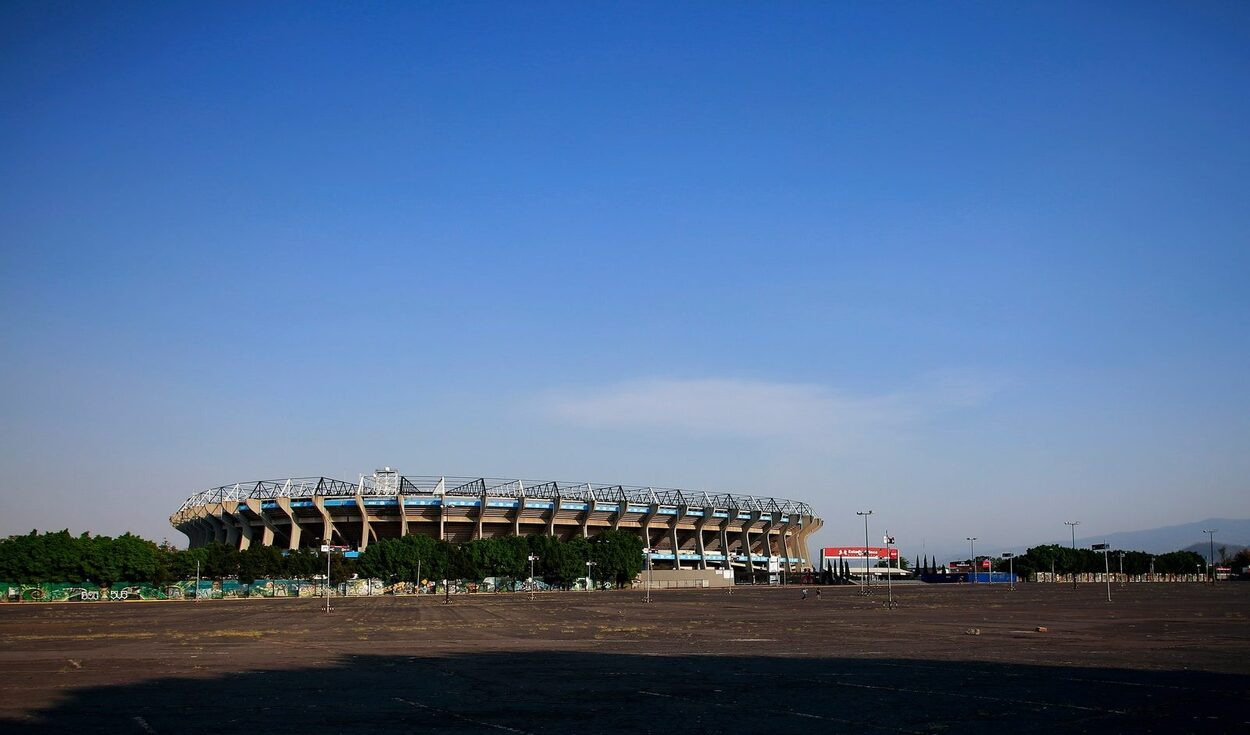 
                                 ¡El América volará a otros nidos! La remodelación del Estadio Azteca obliga al equipo a buscar sedes alternas 
                            