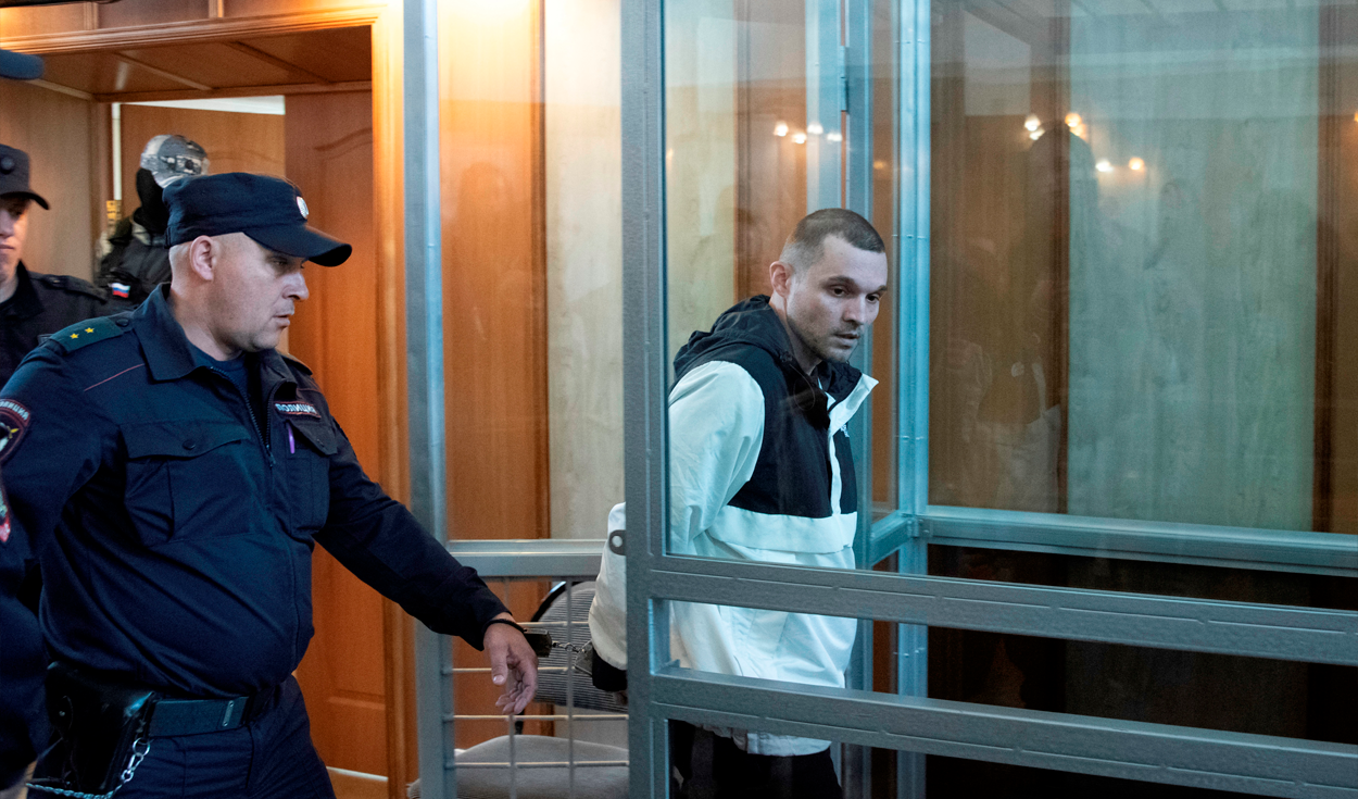 
                                 Soldado de Estados Unidos es condenado a casi 4 años de cárcel en Rusia por robo y amenazas de muerte 
                            