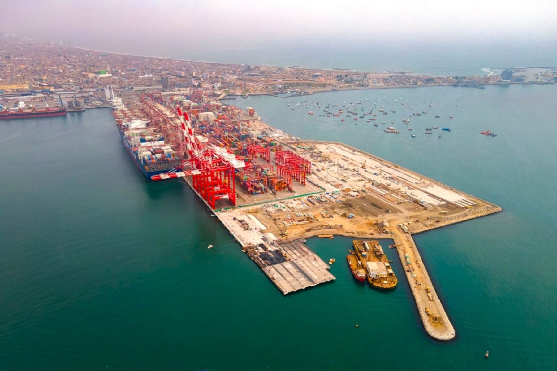 
                                 Muelle Bicentenario del Callao permitirá recibir más de 2,7 millones de contenedores al año 
                            