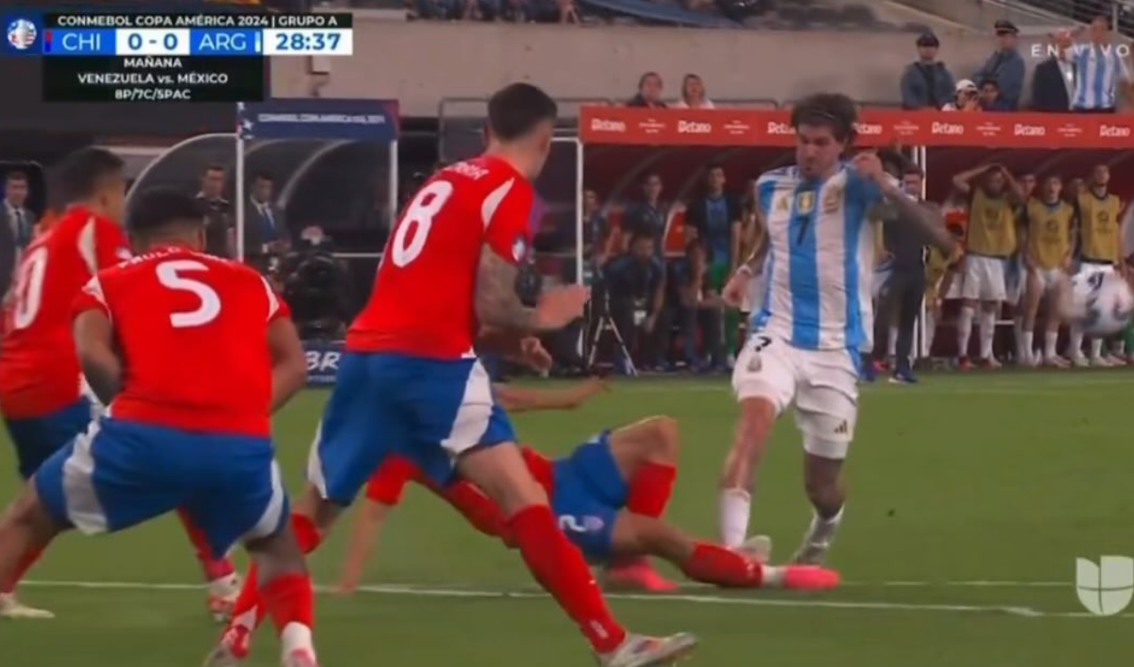 
                                 Esposa de jugador chileno arremete fuerte contra De Paul por pisotón: 