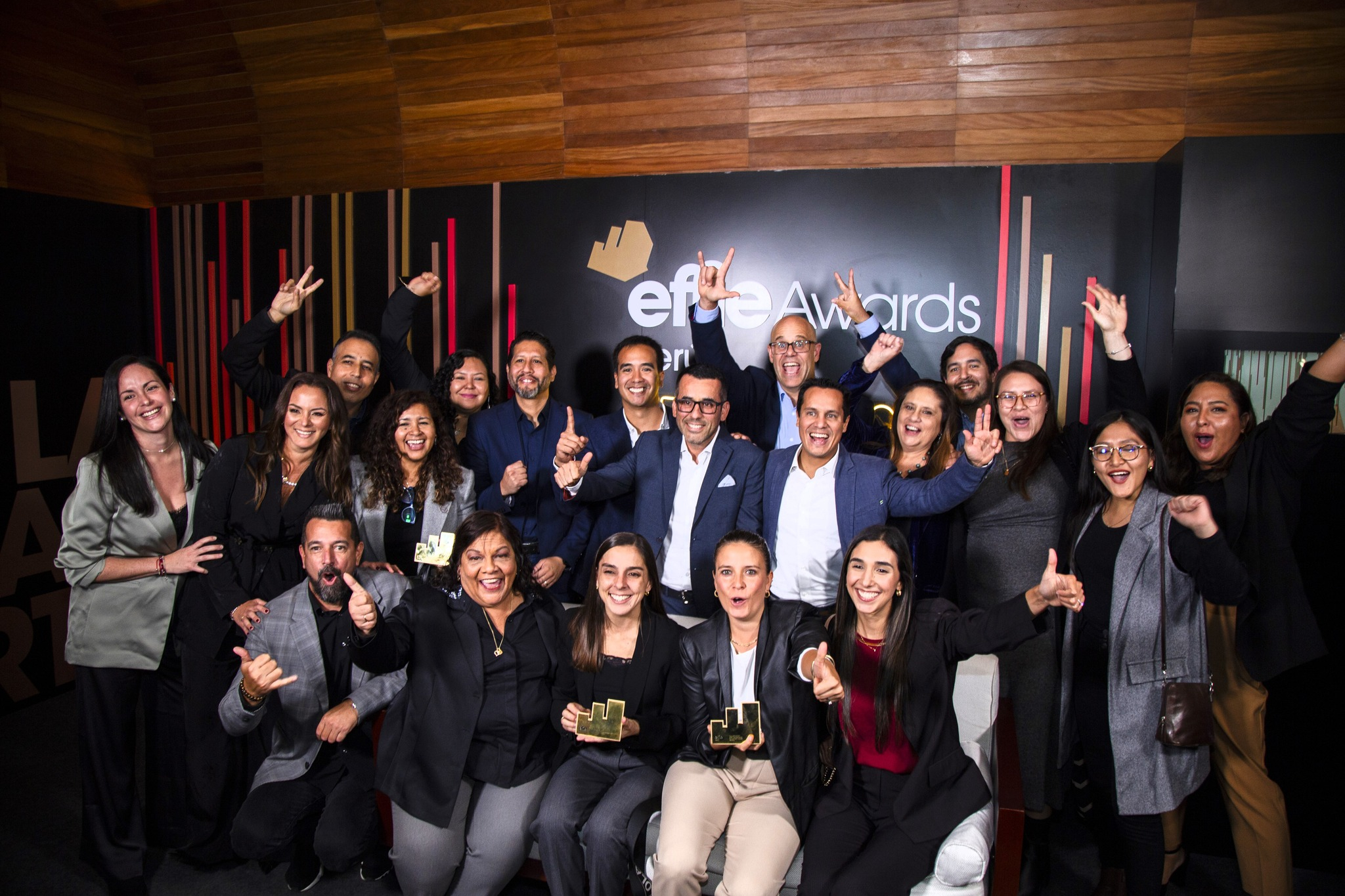 
                                 La central de medios Media Connection celebra Effie de oro con innovadora Campaña para Unacem 
                            