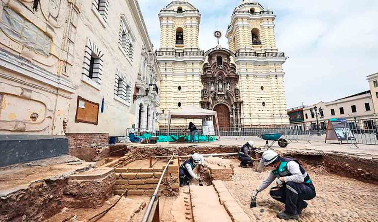 
                                 Obras paralizadas en plazuela San Francisco: Municipalidad de Lima y frailes de Perú en disputa por construcción 
                            