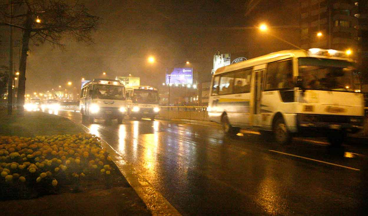 
                                 Lima tendrá las noches más largas de invierno: la oscuridad dura hasta 80 minutos más 
                            