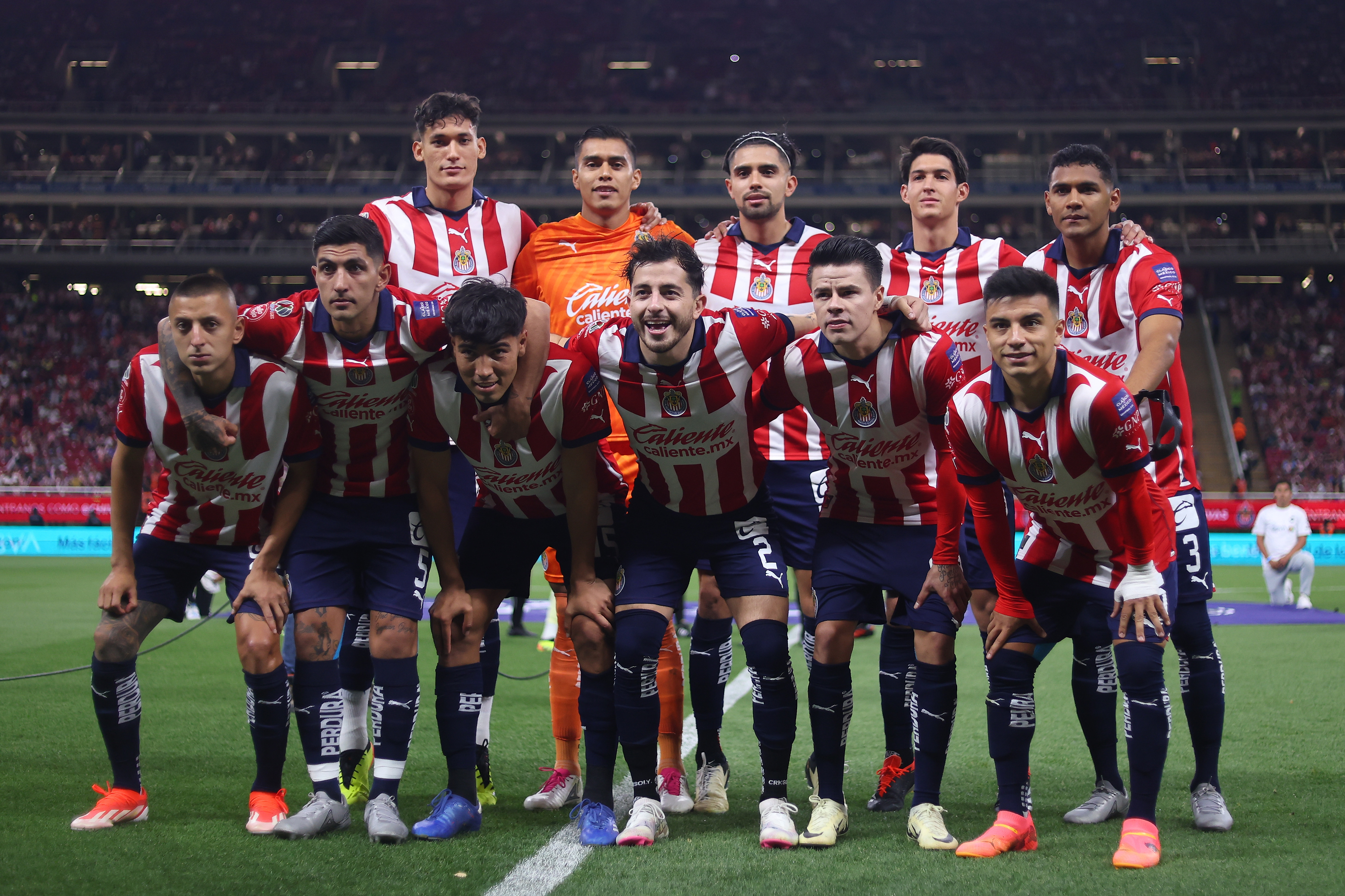 
                                 Chivas: altas y bajas del Guadalajara para el Torneo Apertura 2024 
                            