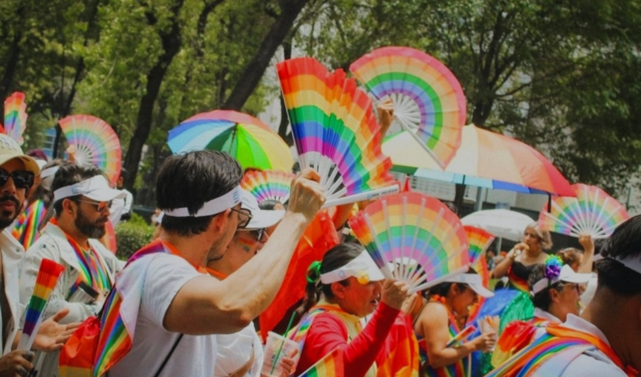 
                                 La Marcha del Orgullo LGBTQ+ 2024 inundó la Ciudad de México de colores, música y celebración 
                            