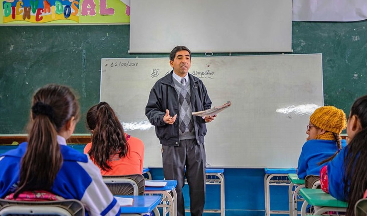 
                                 Minedu: el 8 de julio no habrá clases escolares en el Perú por Día del Maestro 
                            