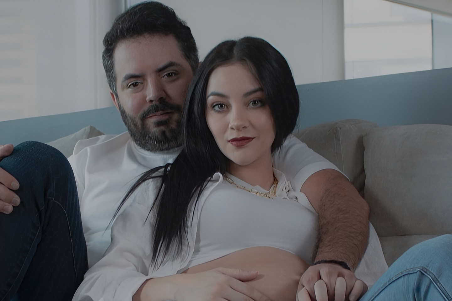 
                                 José Eduardo Derbez y Paola Dalay se convierten en padres y presumen las primeras fotos de su hija 
                            