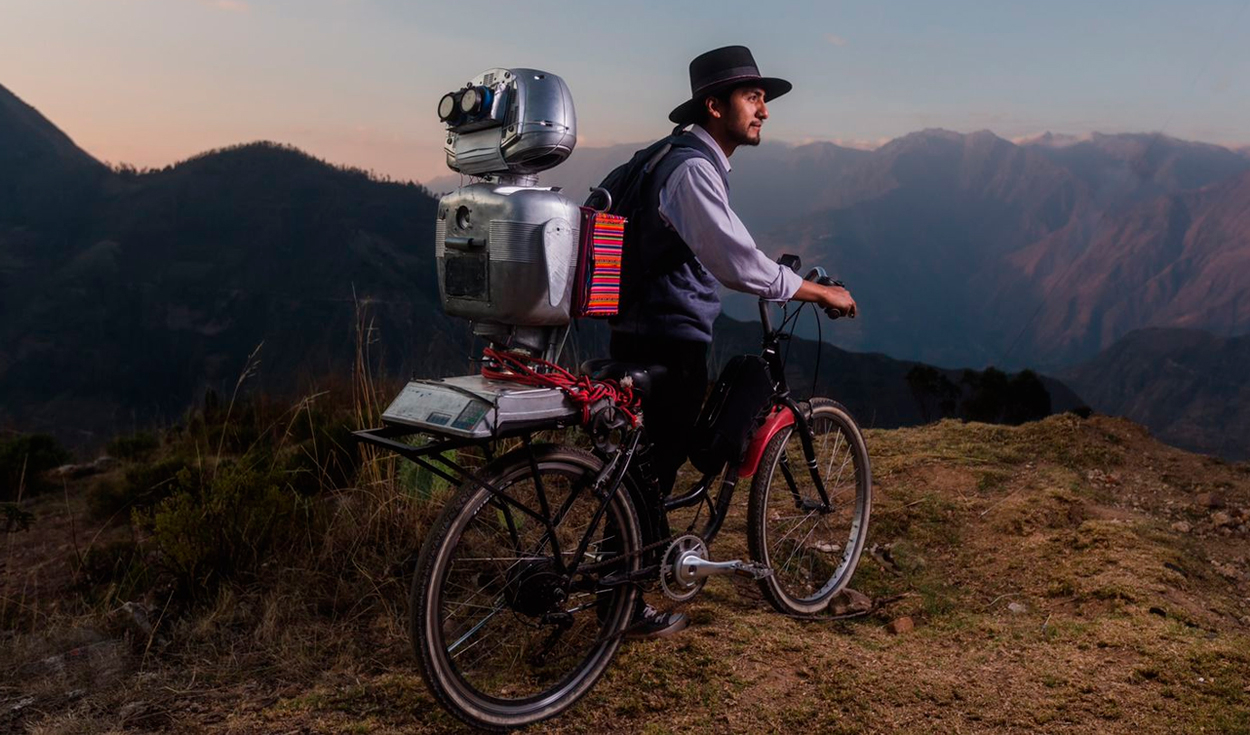 
                                 El primer robot multilingüe peruano que enseñará quechua en Estados Unidos y Europa: conoce su historia 
                            