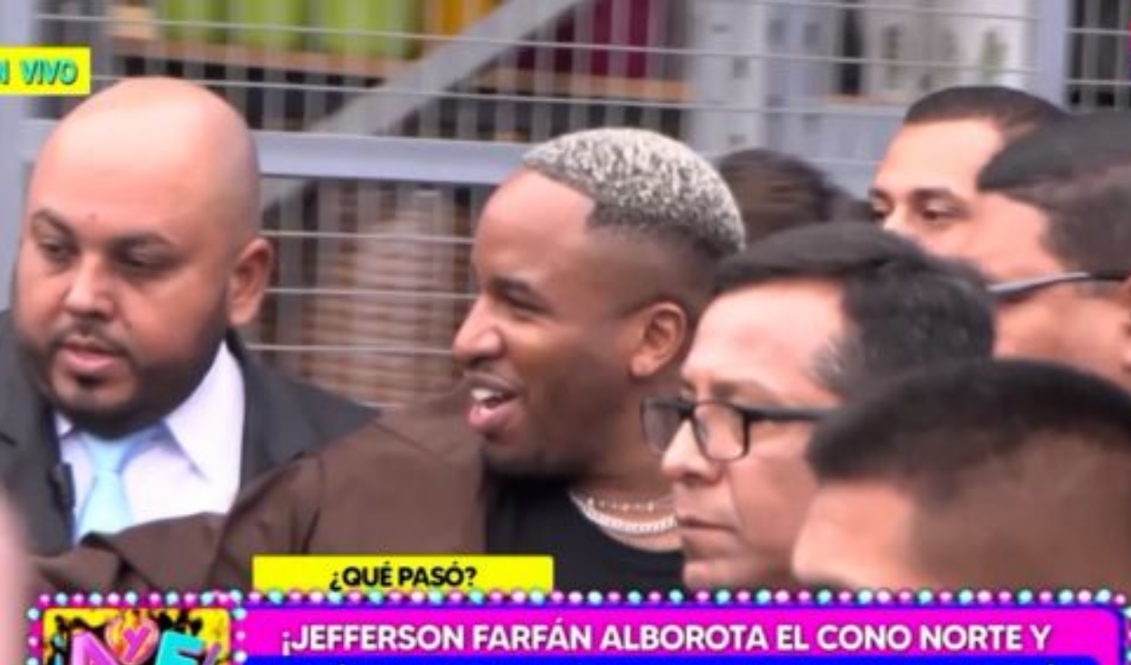 
                                 Jefferson Farfán causó alboroto al visitar repentinamente centro comercial en Lima Norte 
                            