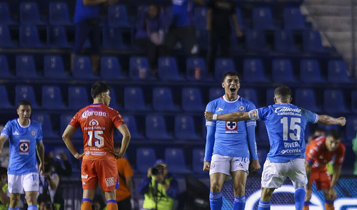 
                                 Renacimiento celeste: las posibles alineaciones de Cruz Azul con sus refuerzos 
                            