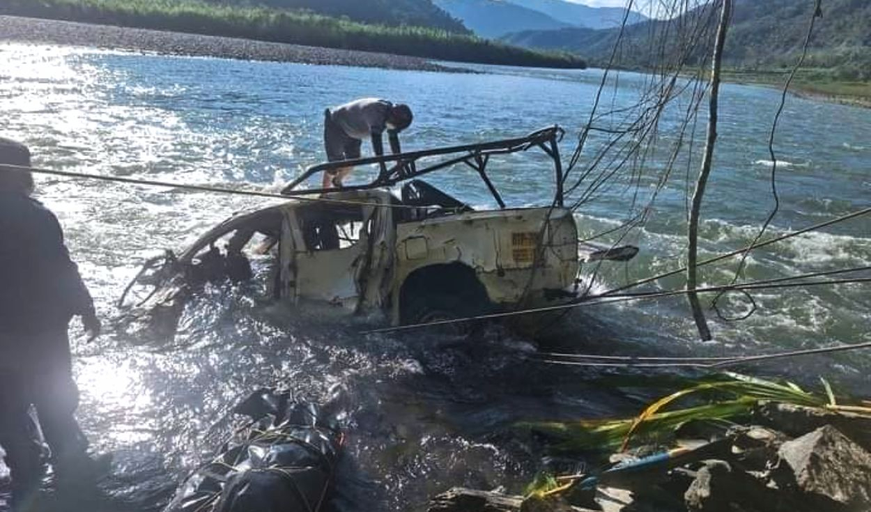
                                 Policía y voluntarios recuperan cuerpo de ingeniero en Cusco tras más de 50 días de caer de una camioneta al río Vilcanota 
                            