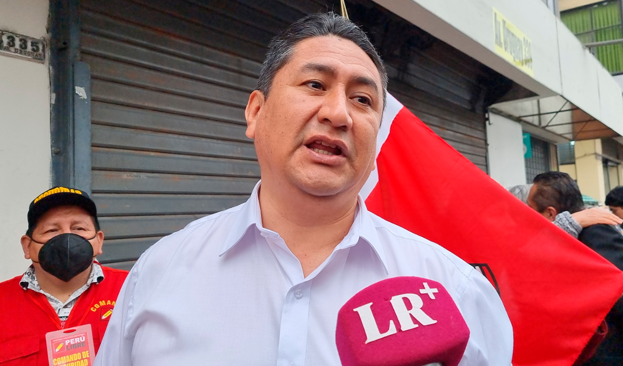 
                                 Vladimir Cerrón: piden 9 años de prisión contra líder de Perú libre por resguardo policial irregular 
                            