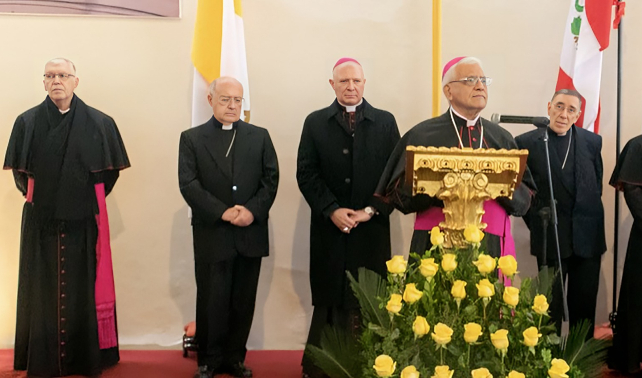 
                                 Obispos se pronuncian:  “Ya no podemos llamar al Perú un país democrático” 
                            