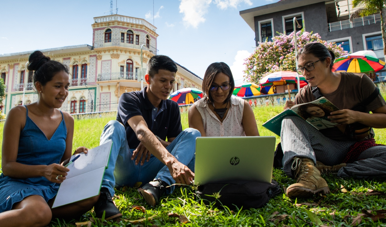 
                                 Accede a más de 200 cursos gratis con certificado: aprende Excel, Administración, redes sociales y más 
                            