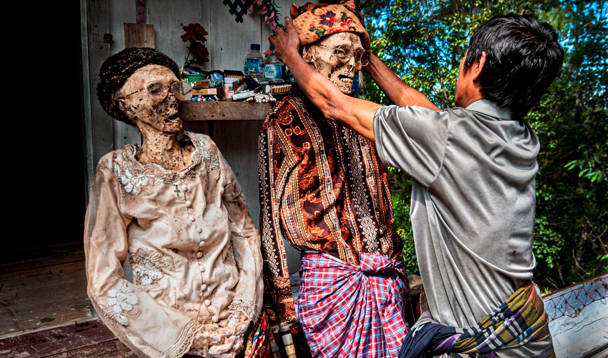 
                                 El lugar en el mundo en el que los vivos conviven con los muertos: cadáveres permanecen en sus casas por meses o años 
                            