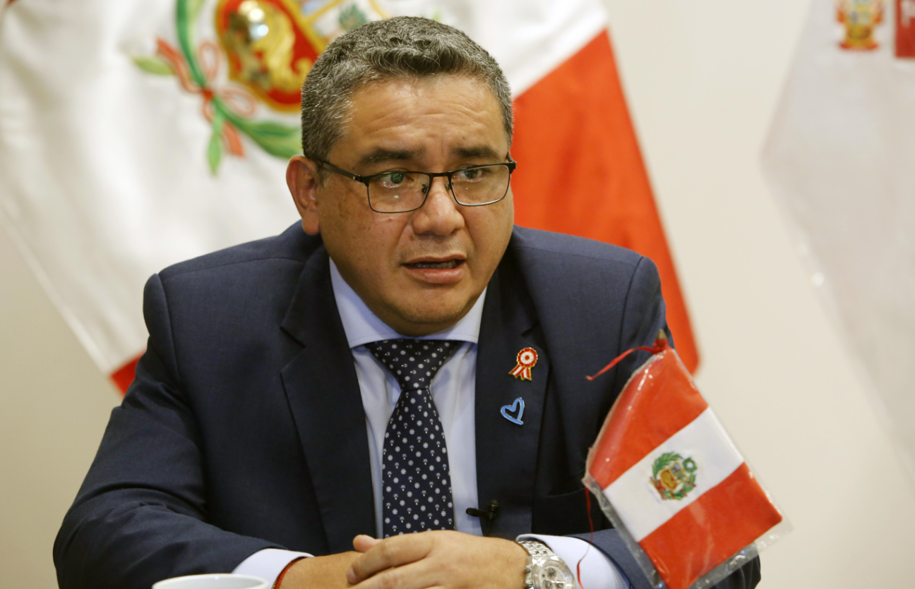 
                                 Juan José Santiváñez renuncia a 'Progresemos' a menos de 24 horas de haber confirmado su afiliación 
                            
