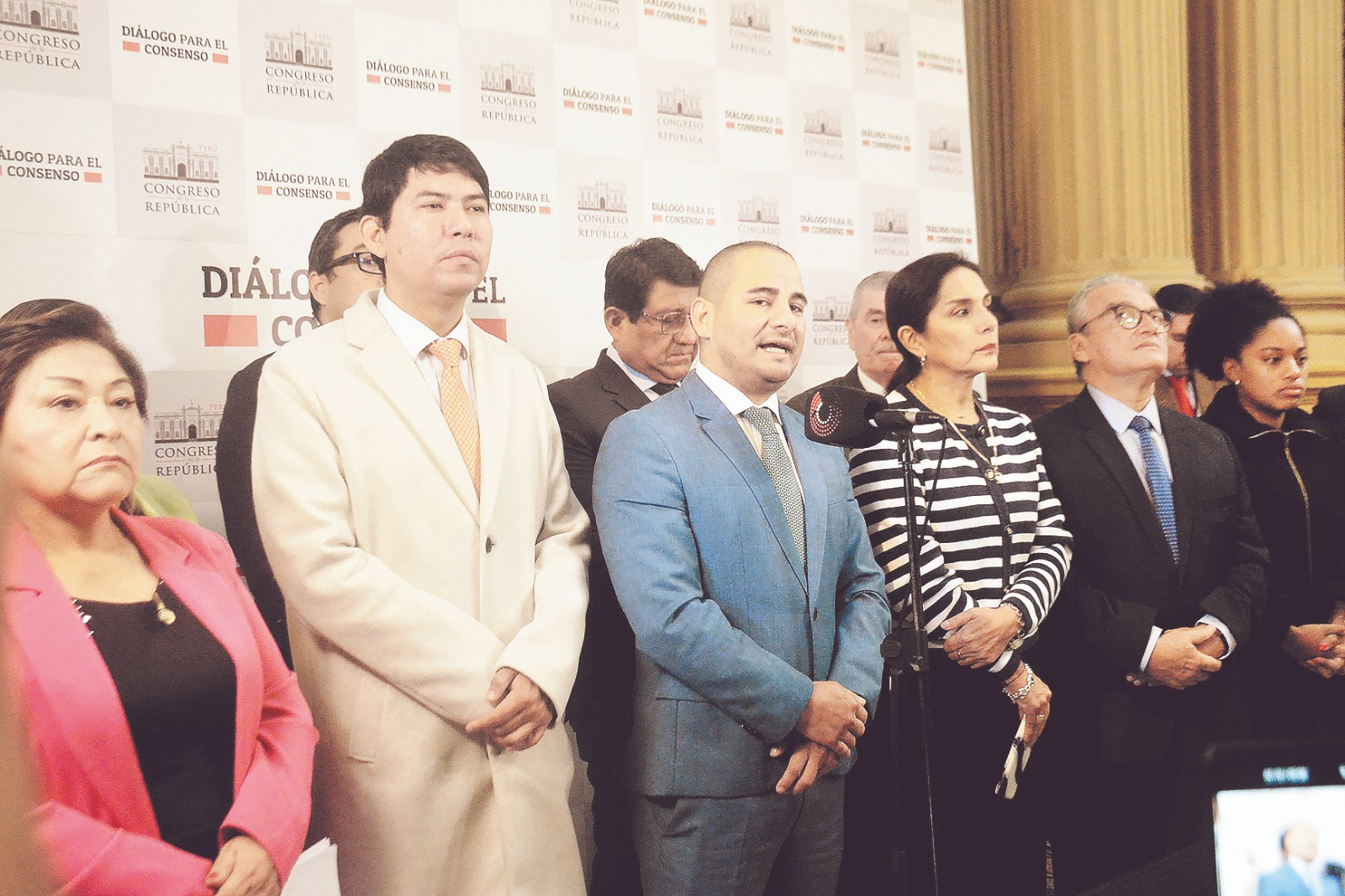 
                                 Fujimorismo dilata denuncias constitucionales contra Heydi Juárez, Jorge Flores y Betssy Chávez 
                            